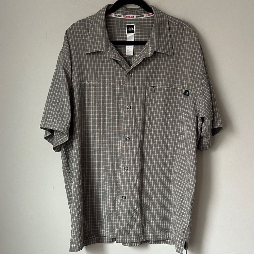 The North Face Men’s Button Up Short Sleeve Shirt, size XX-Large ©️